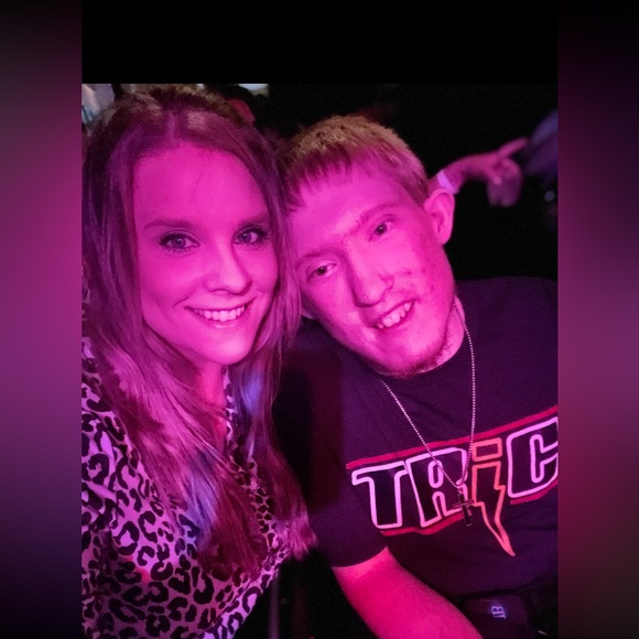 Hello! I hope you enjoy the show! - Picture 2 of 7